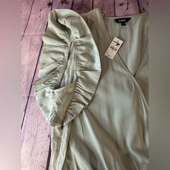 NWT Express Sage Green Flutter Sleeve Dreamy Romantic Surplice Thong Bodysuit L - Picture 4 of 7